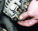  Проверка и замена щеткодержателя и конденсатора ВАЗ 2110