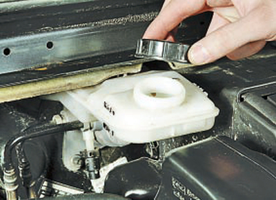 Замена тормозной жидкости Форд мондео 4 (2007-2014)