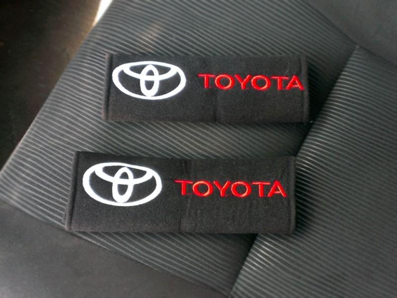 Аксессуар для ремней безопасности с логотипом Тойота