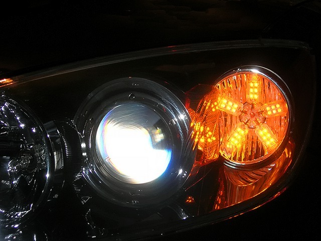Диодные лампочки в фарах автомобиля