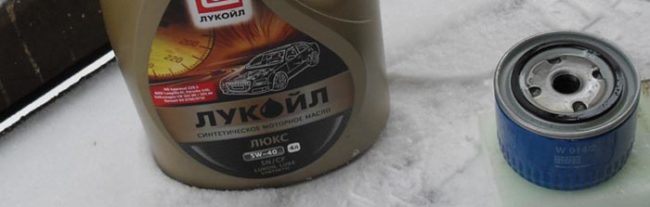 Моторное масло 8-мь клапанов Лада Калина Лукойл ЛЮКС 5w-40