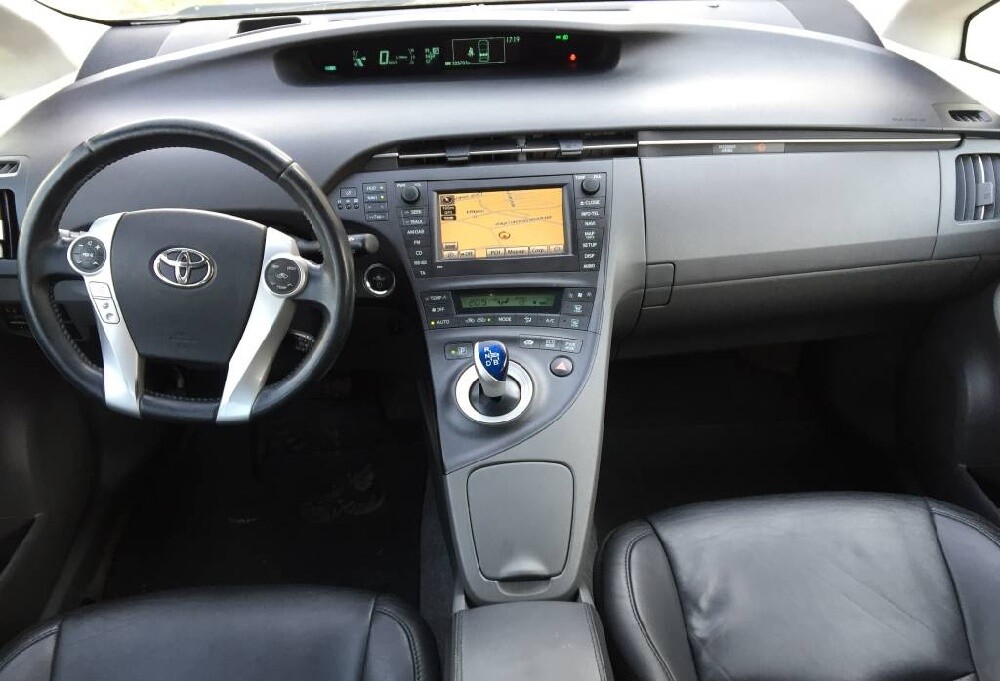 Комплектация Toyota Prius (ZVW30)