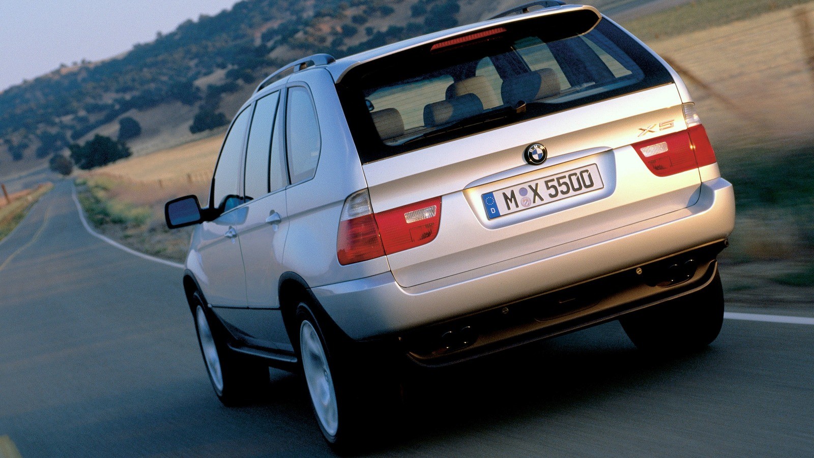 На фото: BMW X5 4.4i (E53) 