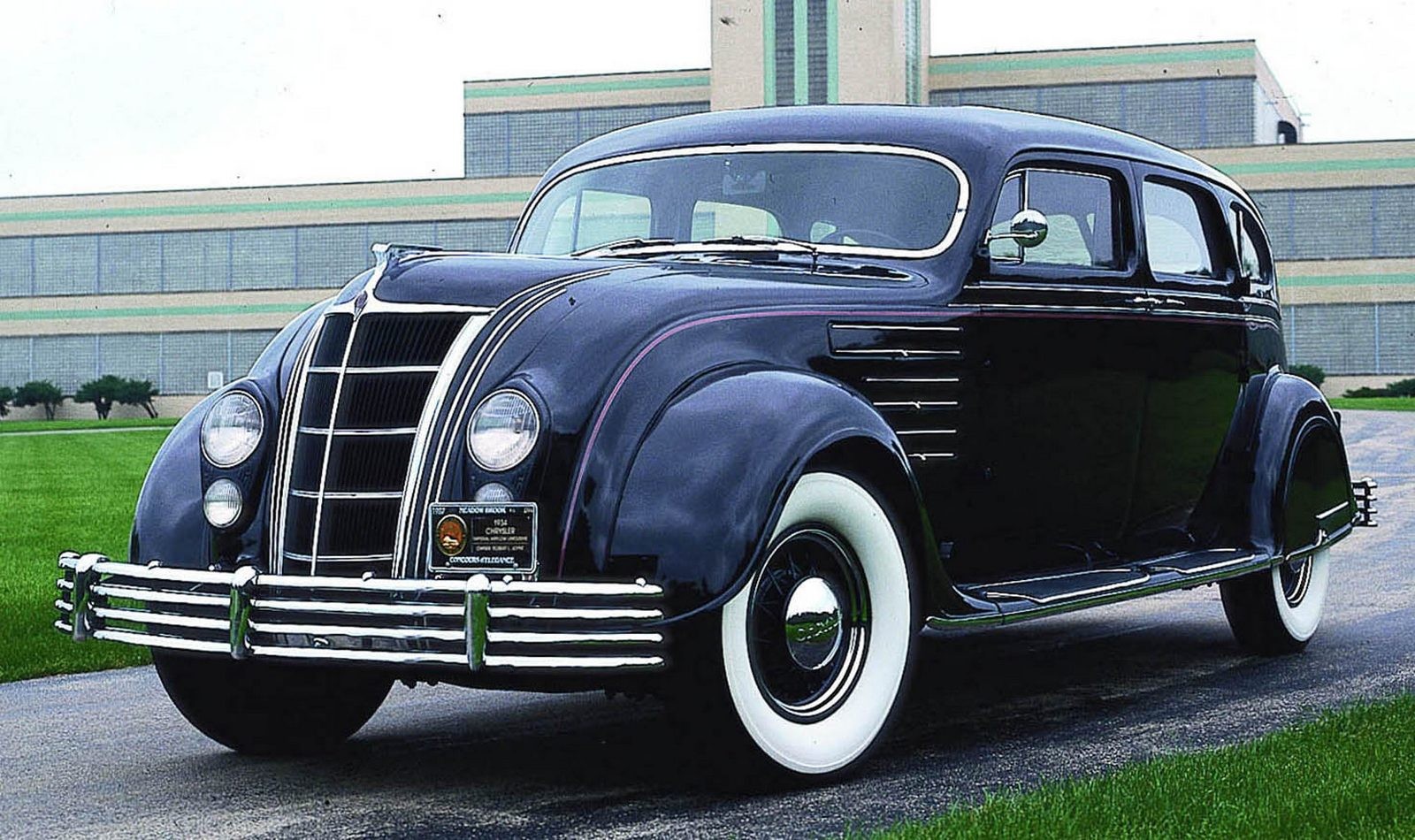 Американский аэродинамичный автомобиль Chrysler Airflow. 1934 год