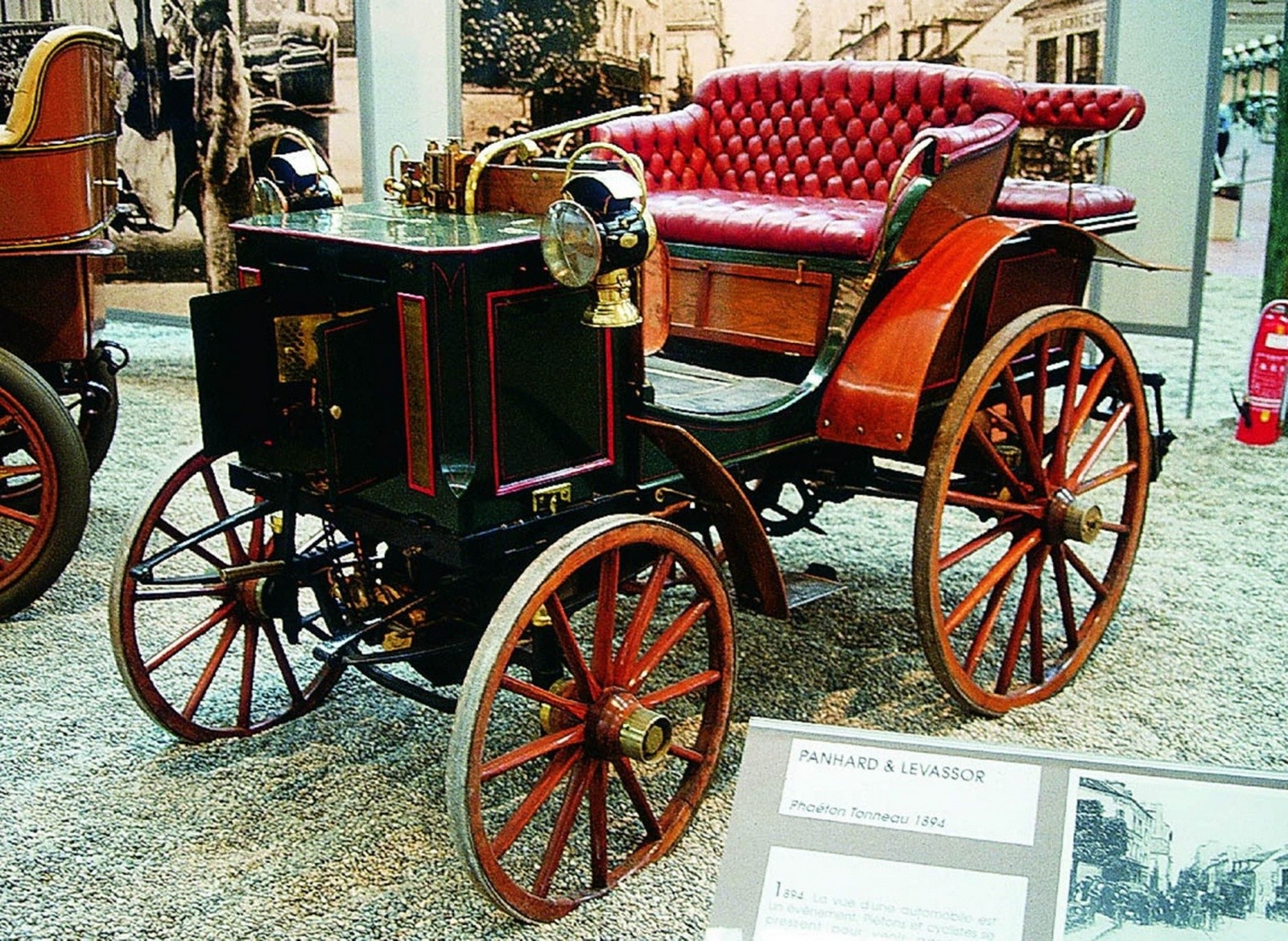 Первые машины на автомате. Panhard et Levassor 1891 года. Панар Левассор 1894 год. Панар Левассор 1895. Первый автомобиль Панар Левассор.