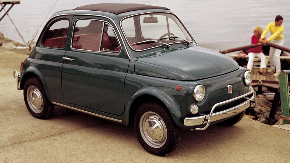 Популярная дешевая заднемоторная микролитражка FIAT-500. 1957 год