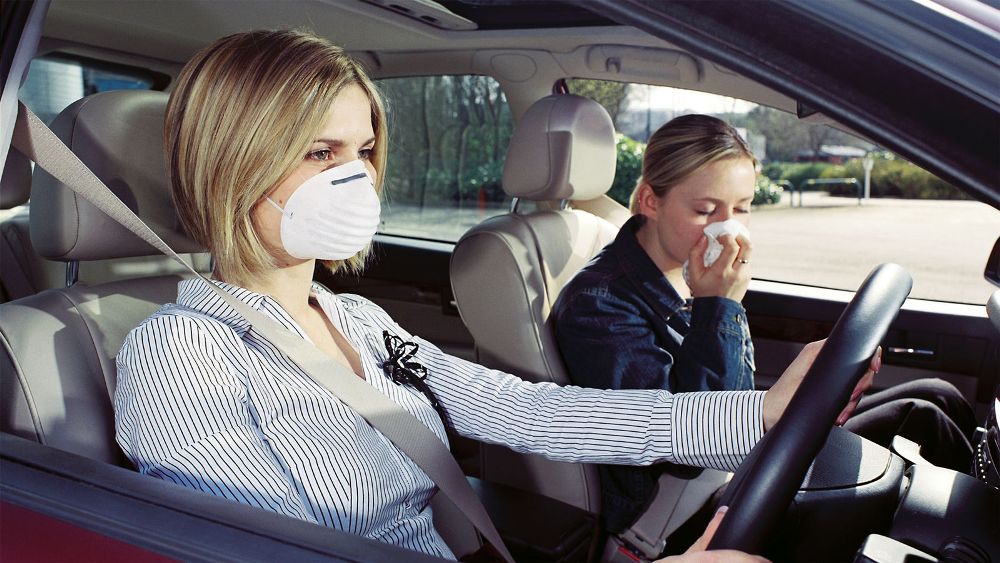 Запаха бензина в салоне автомобиля: причины и устранение