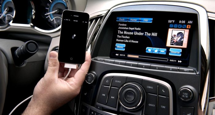 Как подключить музыку в машине через телефон