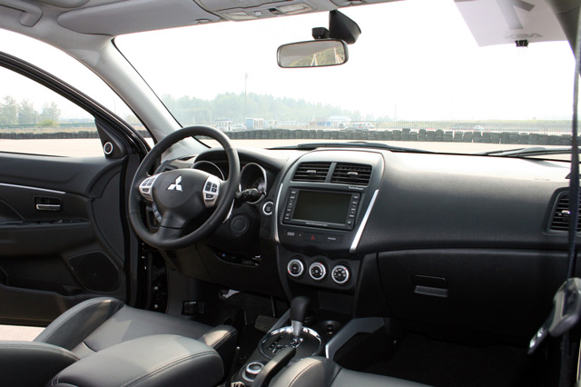 В автомобиле Mitsubishi ASX просторный и стильный салон
