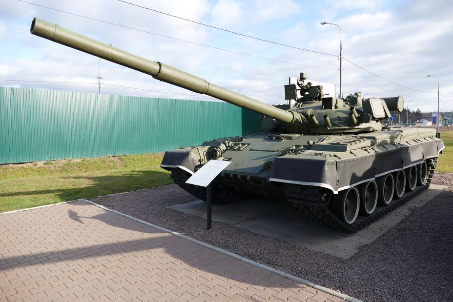 ​Танк Т-80Б, разработанный на Ленинградском Кировском заводе. Первый в мире танк с газотурбинной установкой и противоснарядной динамической защитой. Выпускался в 1978–1984 годах - Фотоэкскурсии: Музейный комплекс «История танка Т-34» 