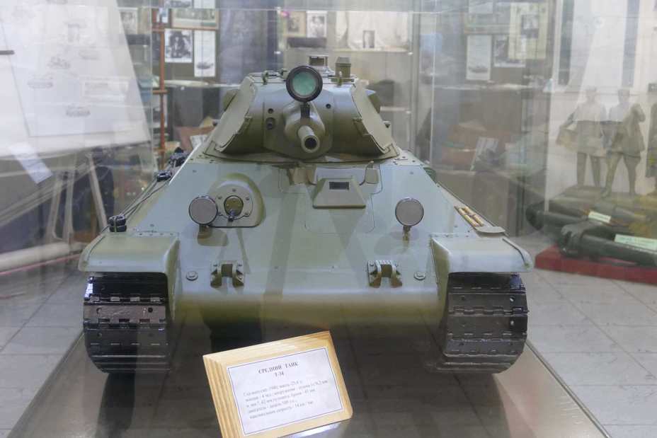​Подробный макет одного из первых Т-34 с пушкой Л-11 - Фотоэкскурсии: Музейный комплекс «История танка Т-34» 