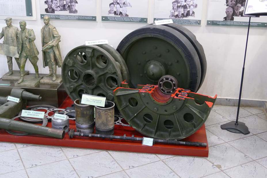 ​Опорный каток с внутренней амортизацией - Фотоэкскурсии: Музейный комплекс «История танка Т-34» 